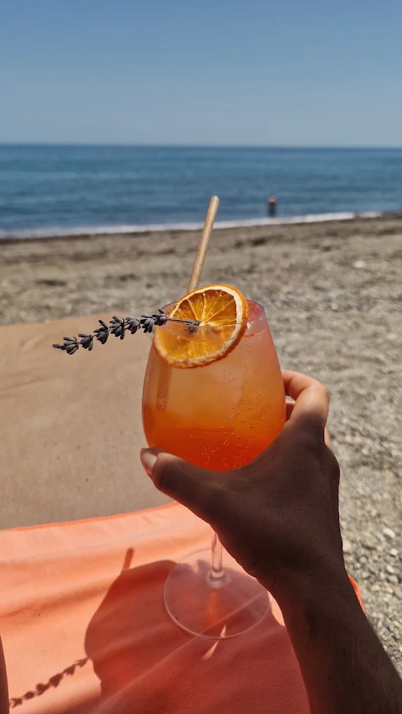 Aperol Spritz frente a la playa